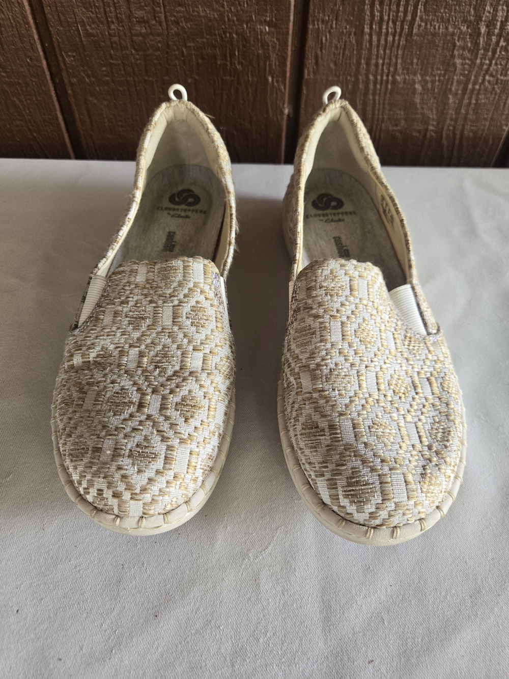 Clarks Cloudstepper Slip-On Casual Flats Lightweight Comfort Gold Accented 8M